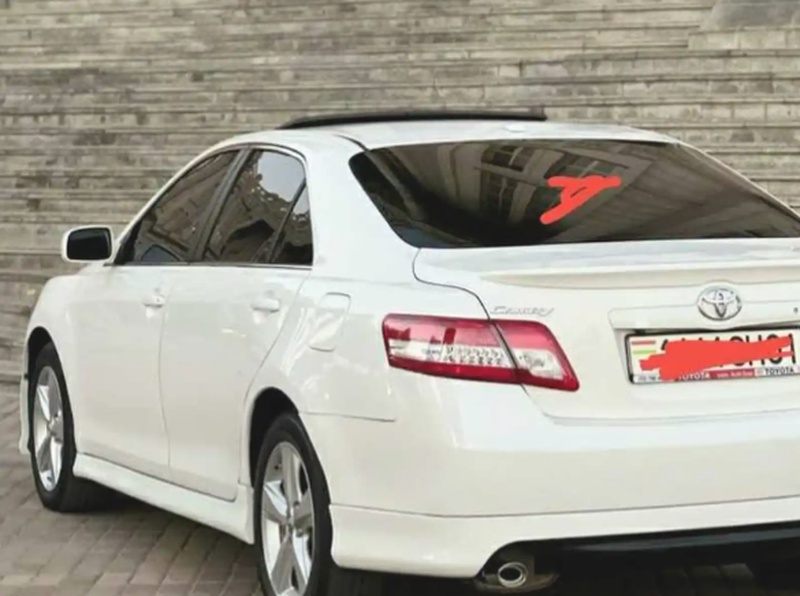 Заднее стекло на Toyota Camry 2